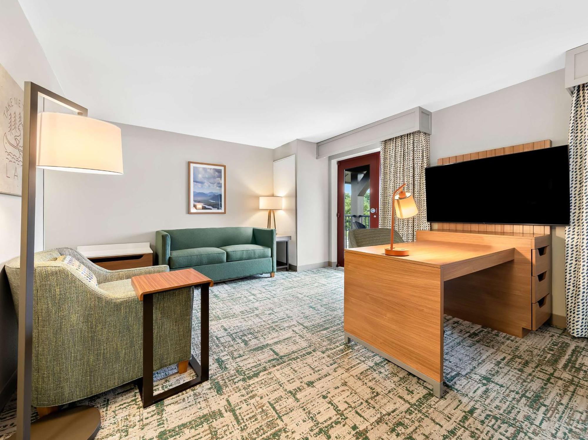 Hampton & Placid Hotel 3*