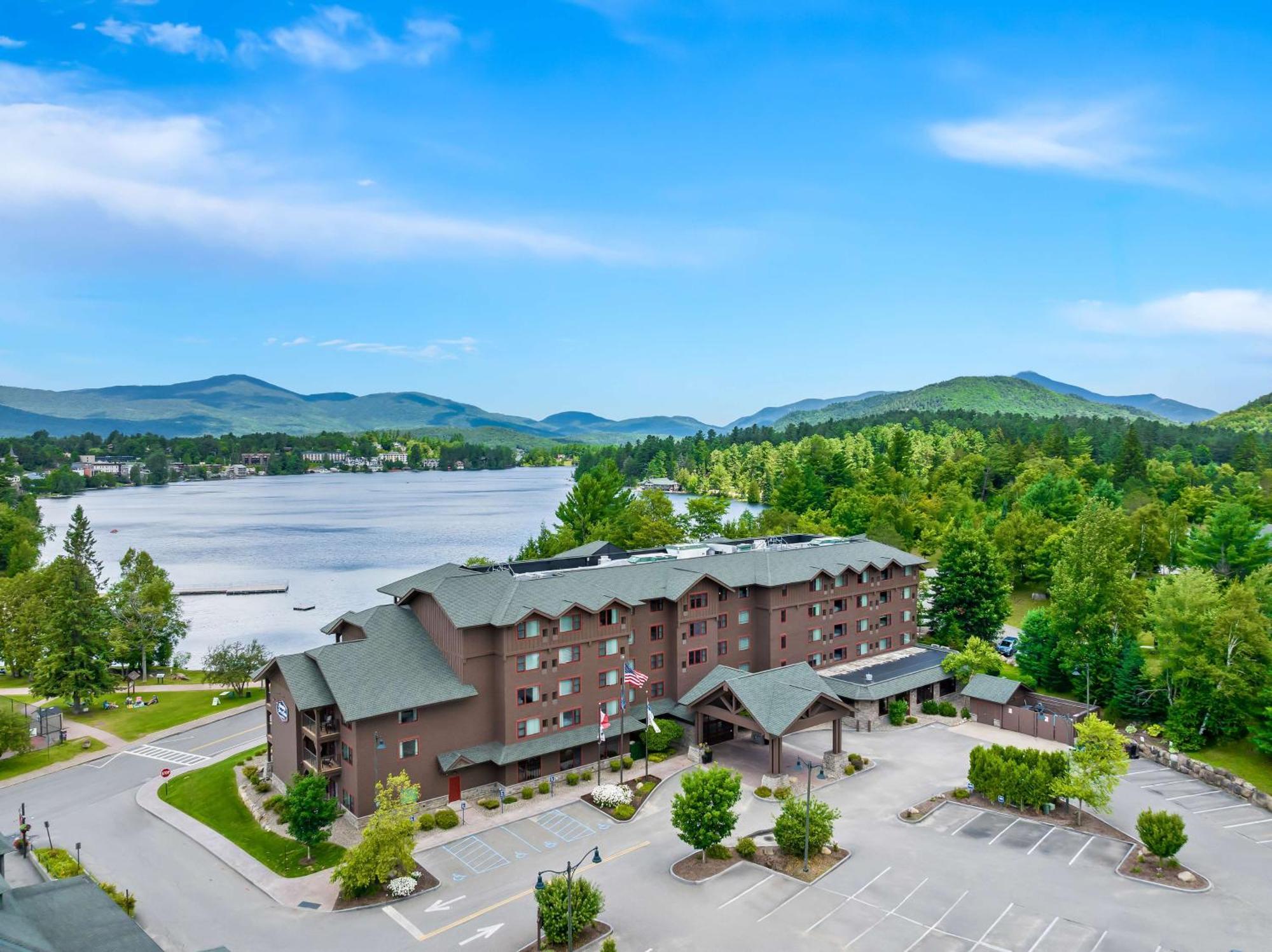 Hampton & Placid Hotel