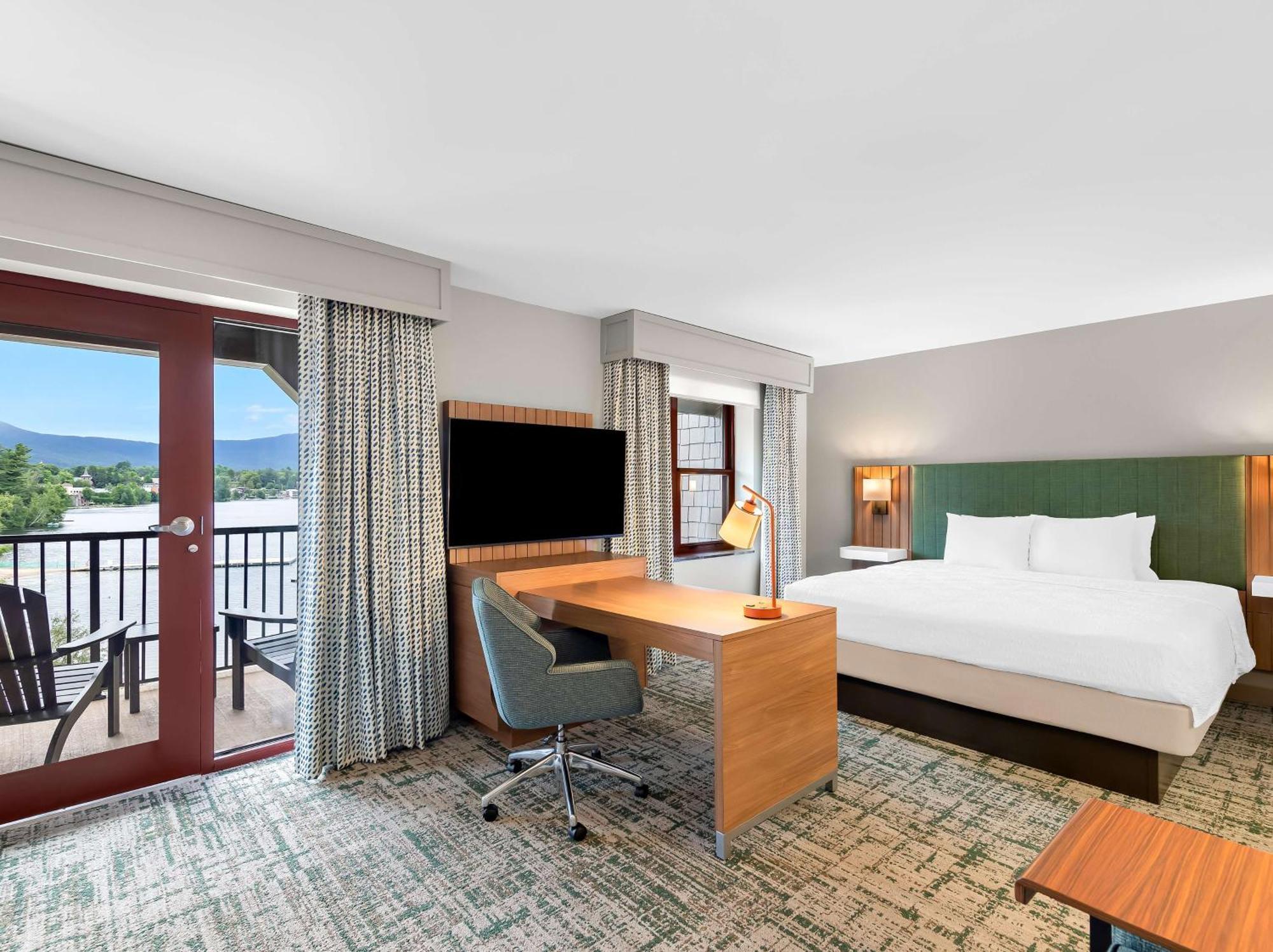 Hampton & Placid Hotel 3*