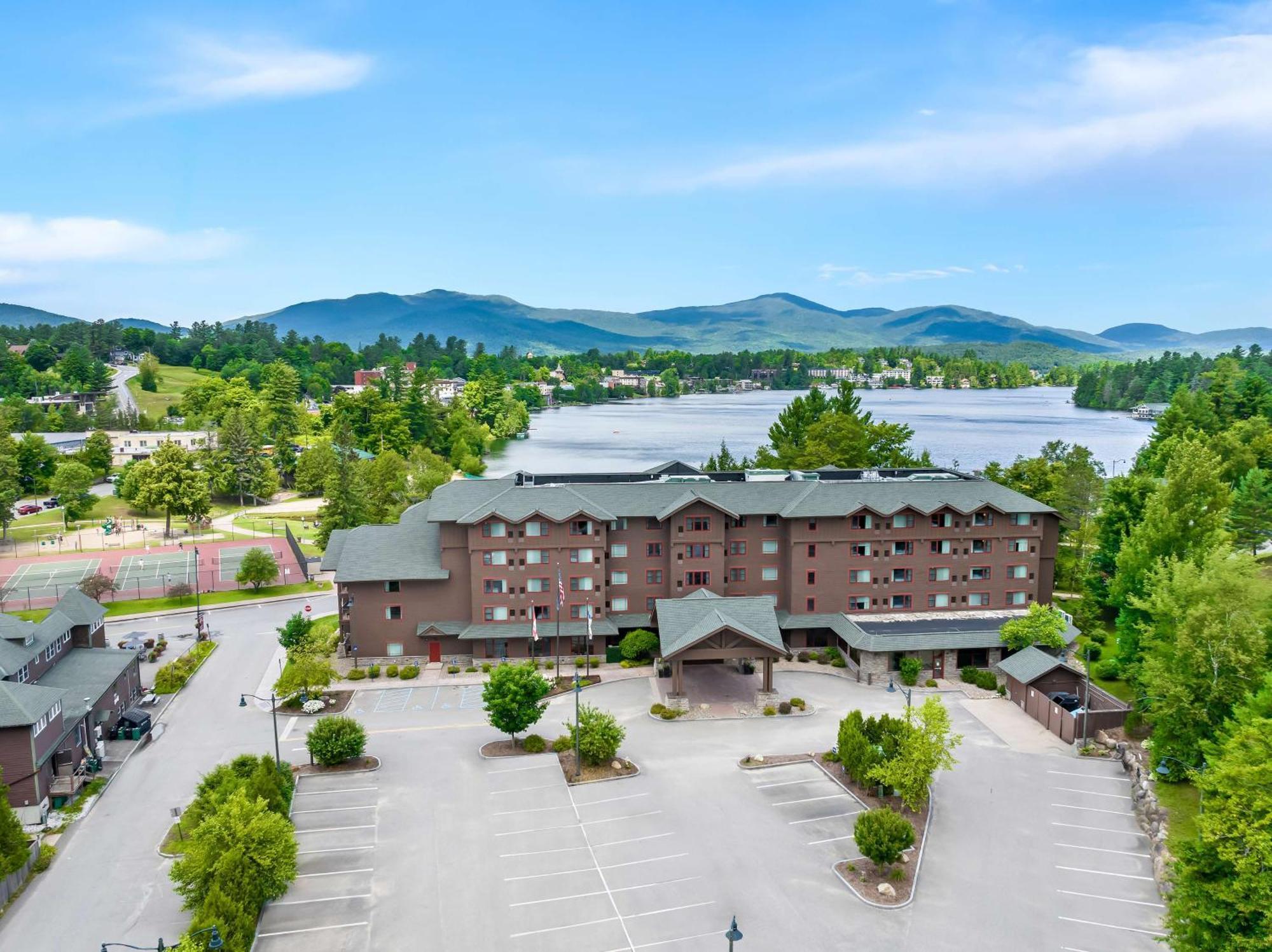 Hotel Hampton & Placid 3*