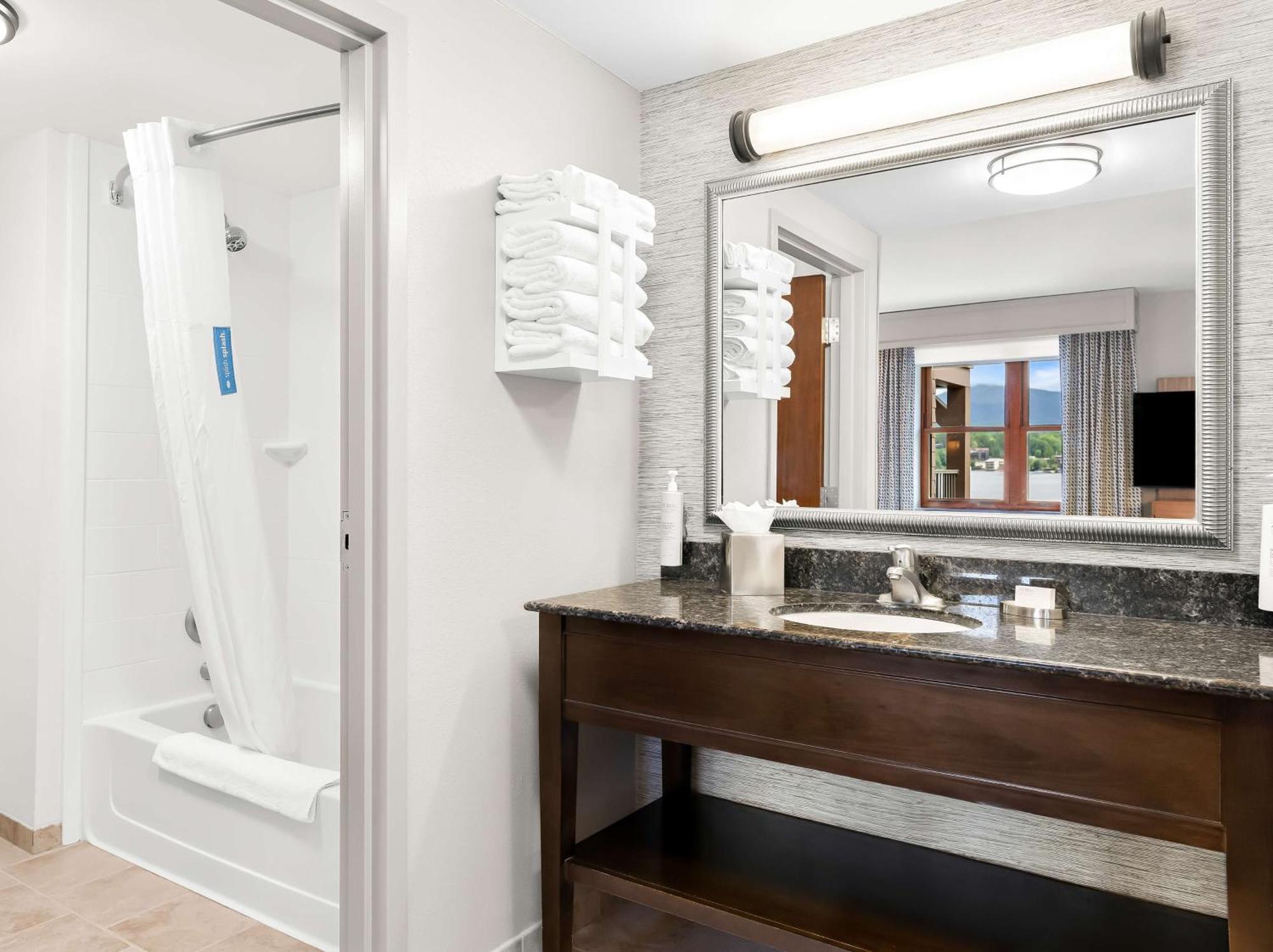 Hotel Hampton & Placid 3*